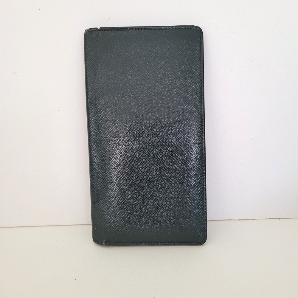 Louis Vuitton Taiga Long Wallet Bifold Green Leather MI0935 Made in France